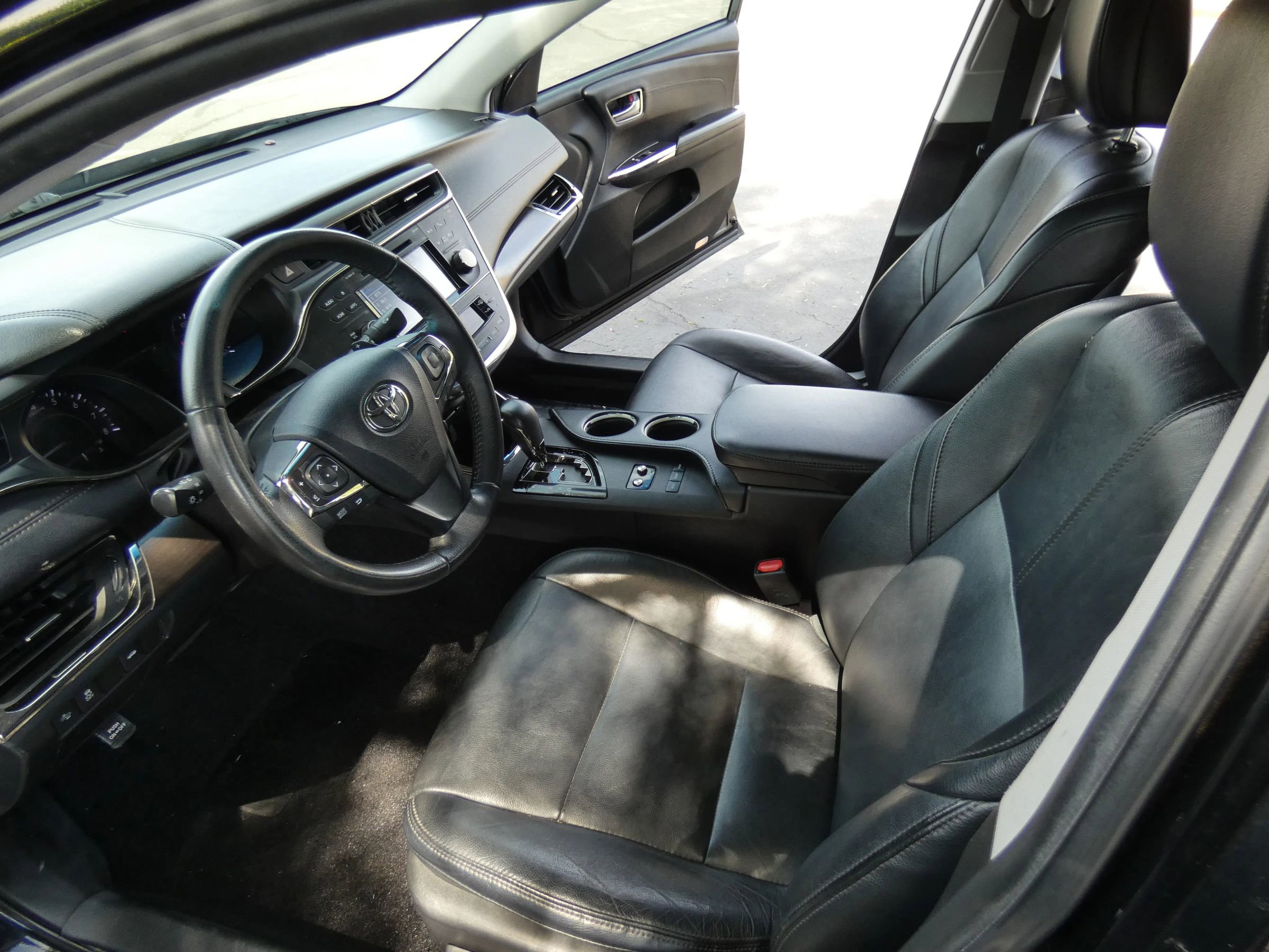 Used 2018 Toyota Avalon XLE image 53