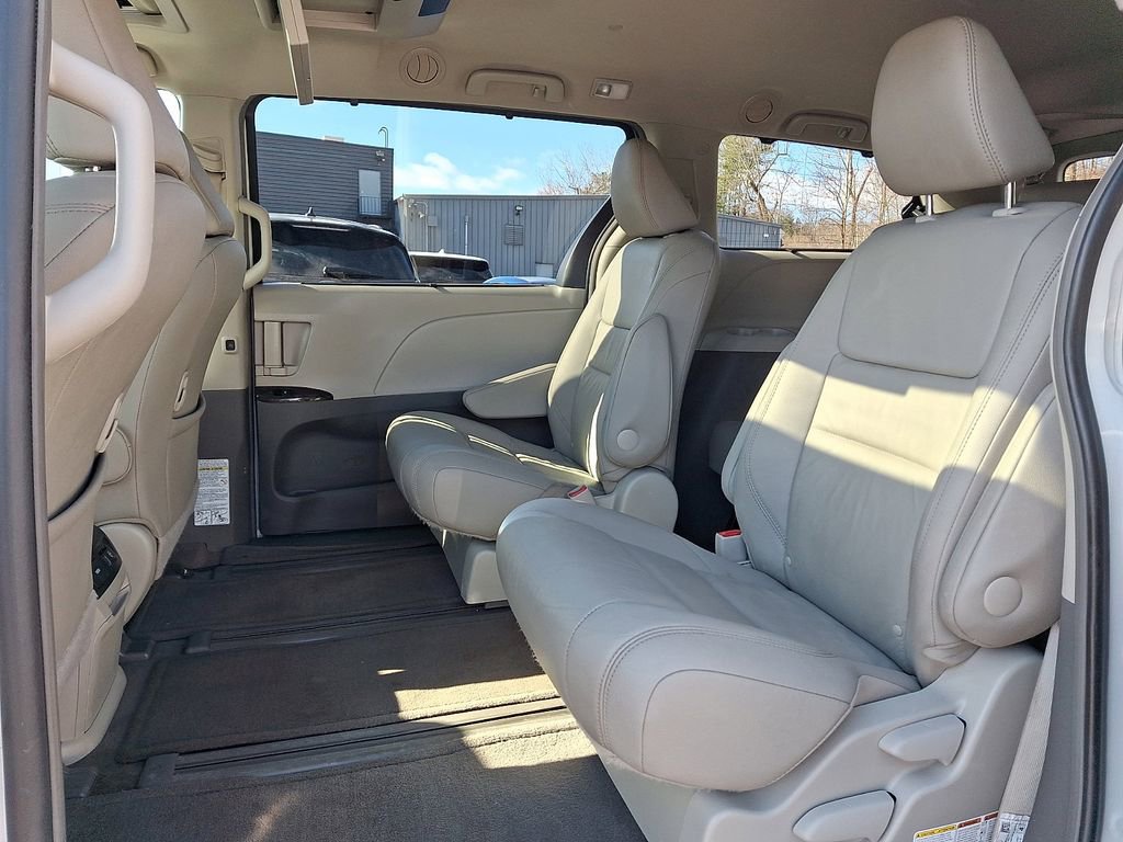 Used 2017 Toyota Sienna XLE Premium image 10