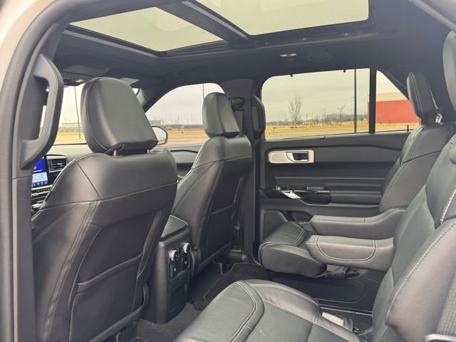 Used 2023 Ford Explorer ST w/ Technology Package image 32