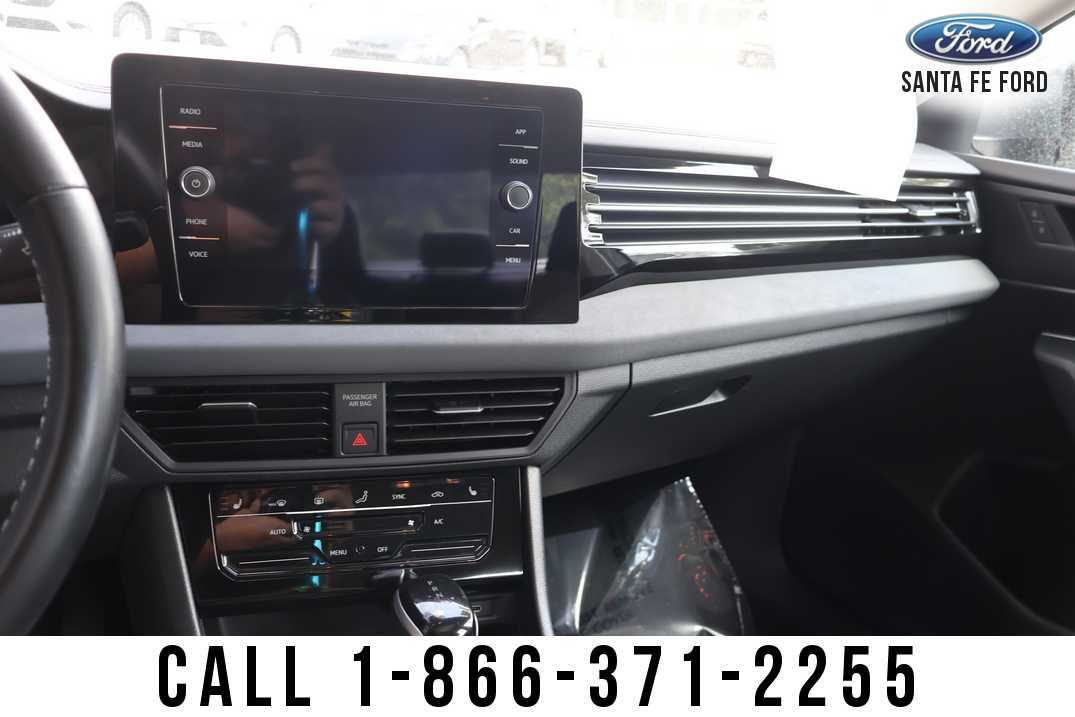 Used 2025 Volkswagen Jetta SE FWD image 29