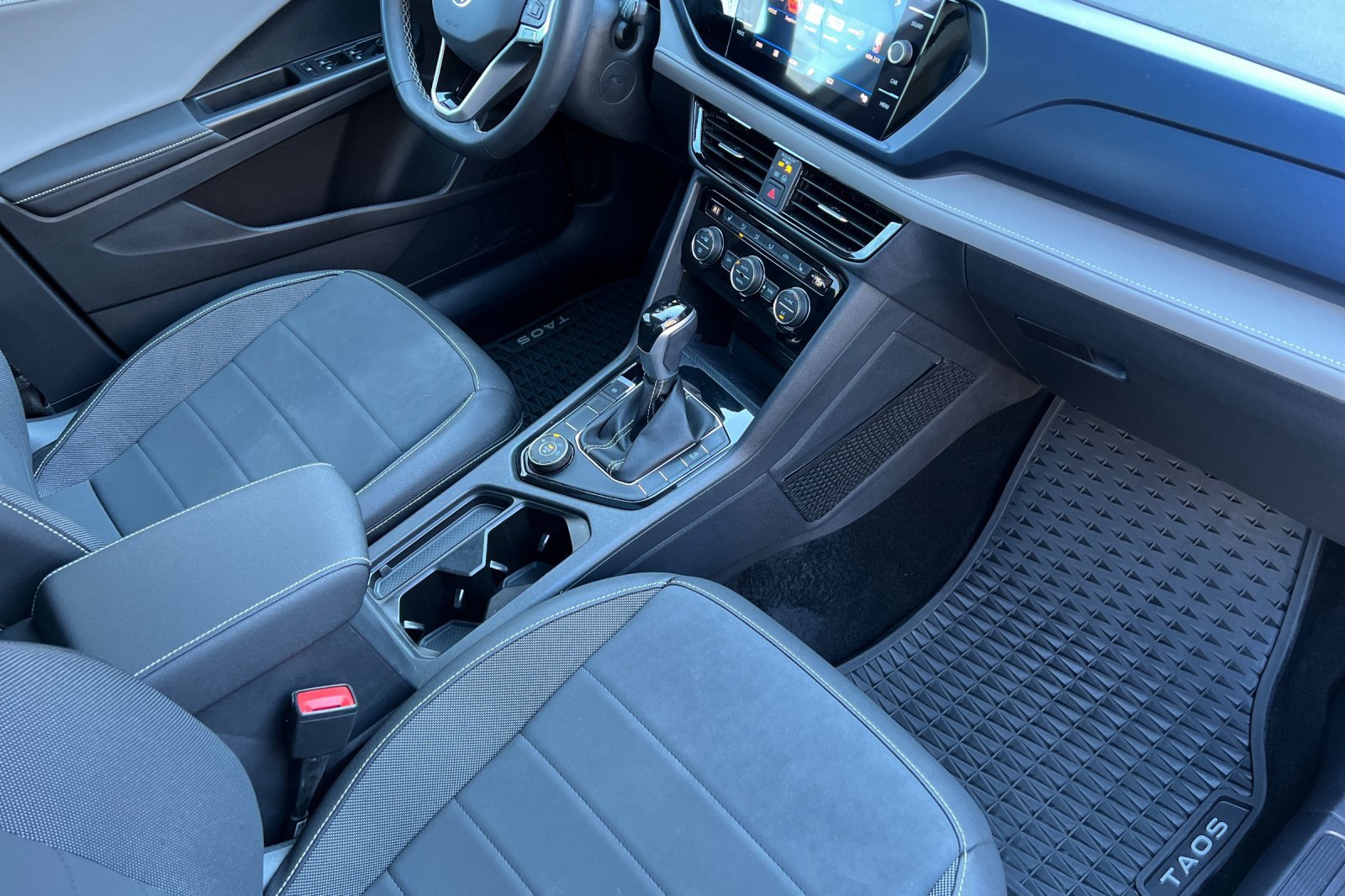 Used 2024 Volkswagen Taos SE image 21