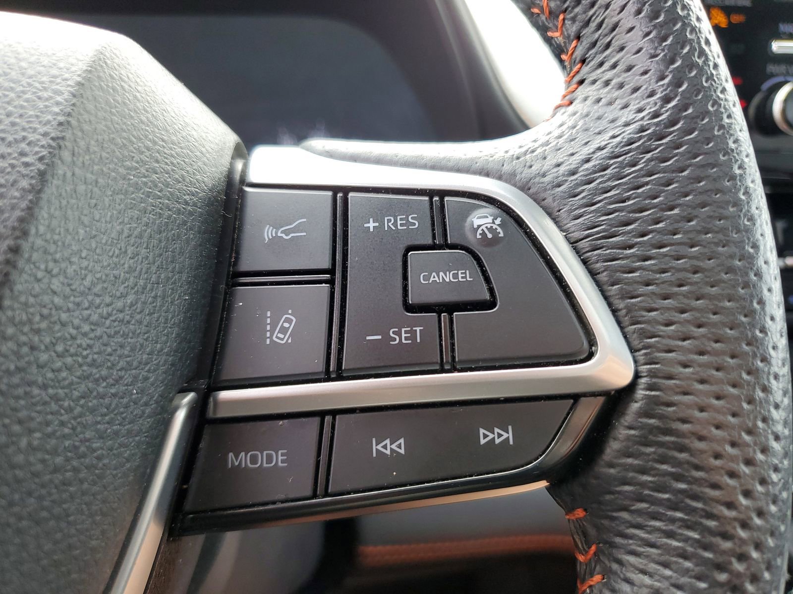 Used 2024 Toyota Sienna XSE image 25