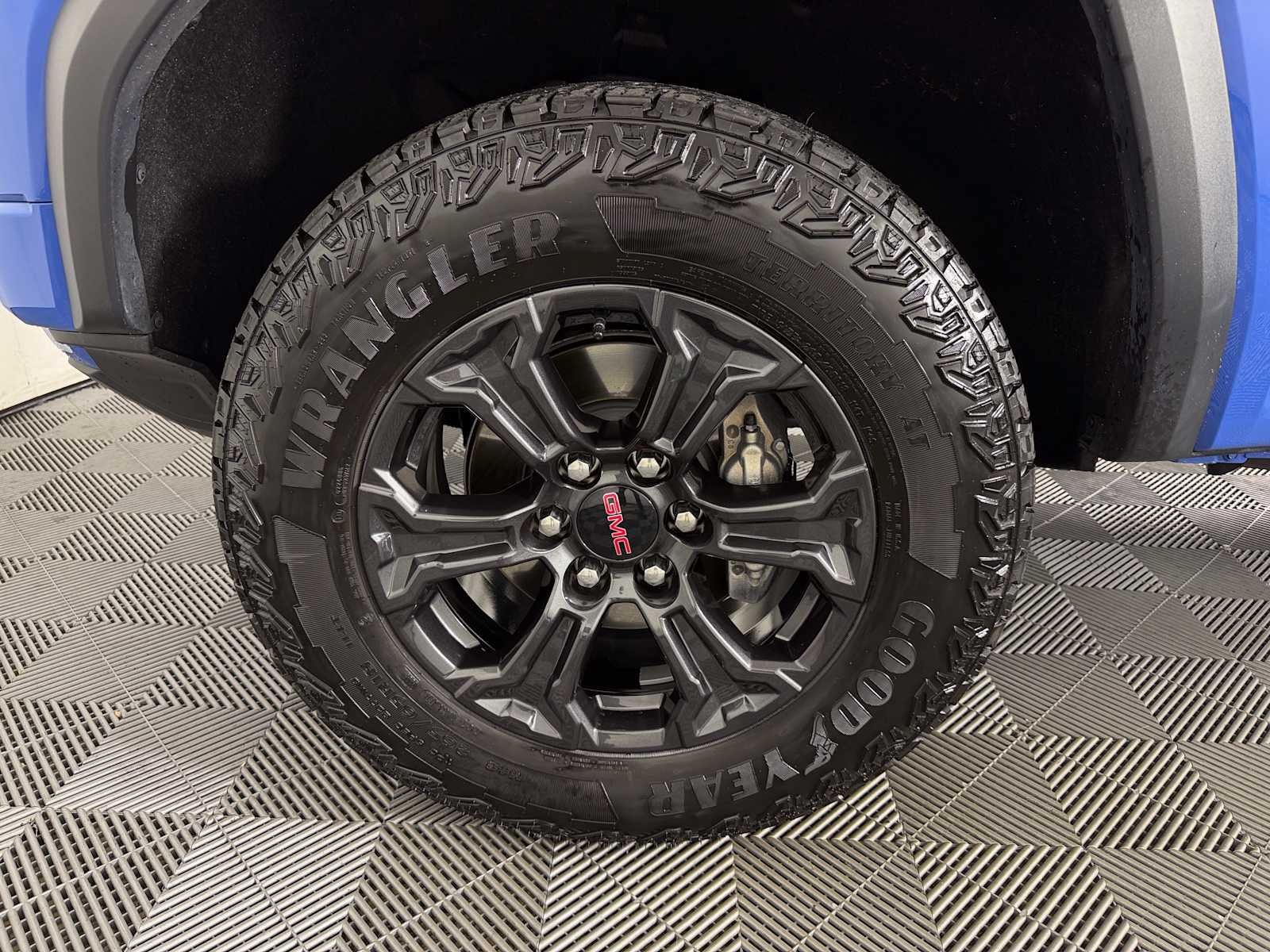 Certified 2025 GMC Canyon Elevation w/ Convenience Package AWD/4WD image 9