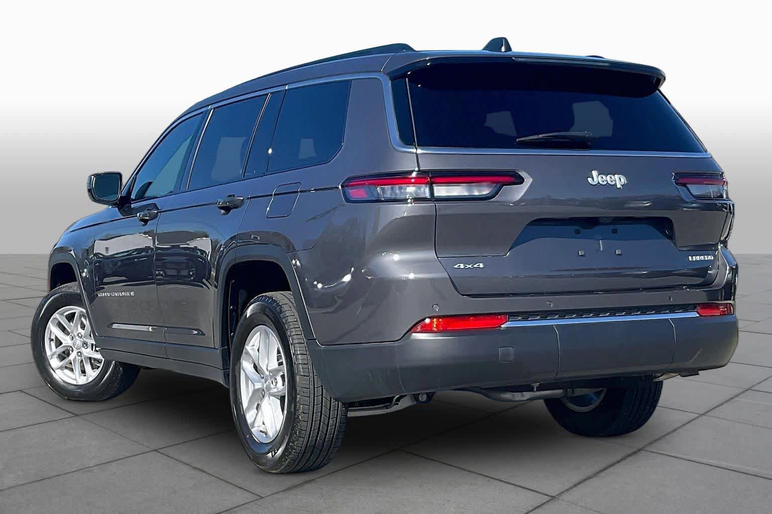 Used 2025 Jeep Grand Cherokee L Laredo AWD/4WD image 11