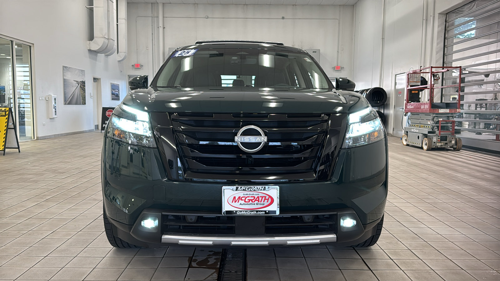 Used 2025 Nissan Pathfinder Platinum AWD/4WD image 10
