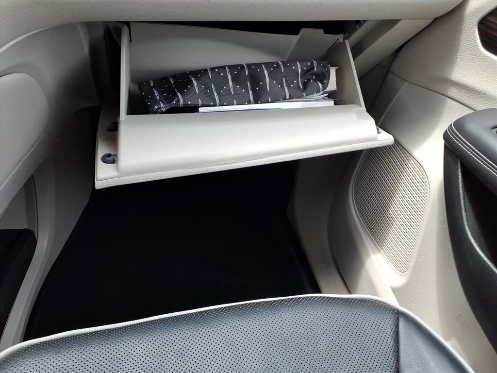 Used 2023 Chrysler Pacifica Limited image 15