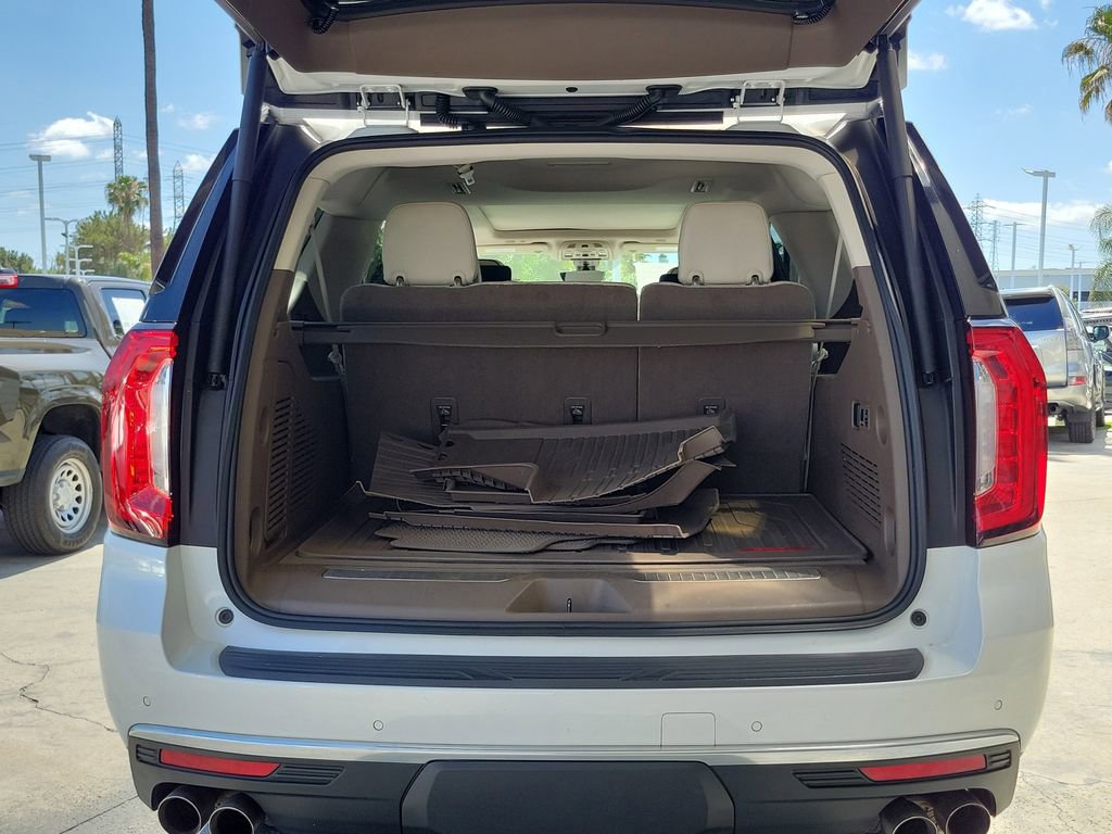 Used 2021 GMC Yukon XL Denali w/ Denali Premium Package image 9