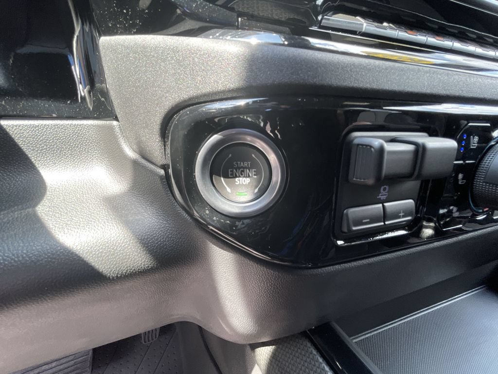 Used 2022 Chevrolet Silverado 1500 ZR2 w/ Technology Package AWD/4WD image 17
