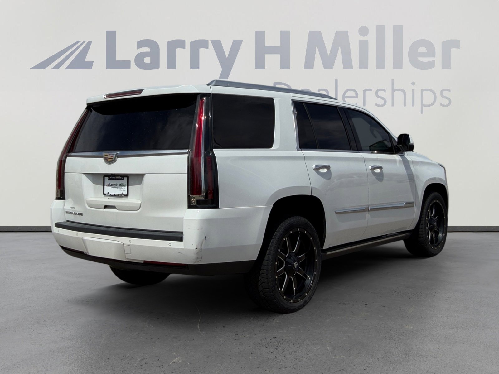 Used 2016 Cadillac Escalade Platinum AWD/4WD image 6