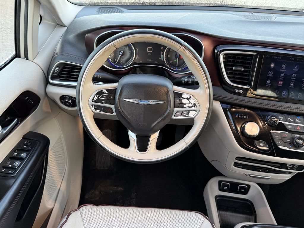Used 2017 Chrysler Pacifica Limited FWD image 14