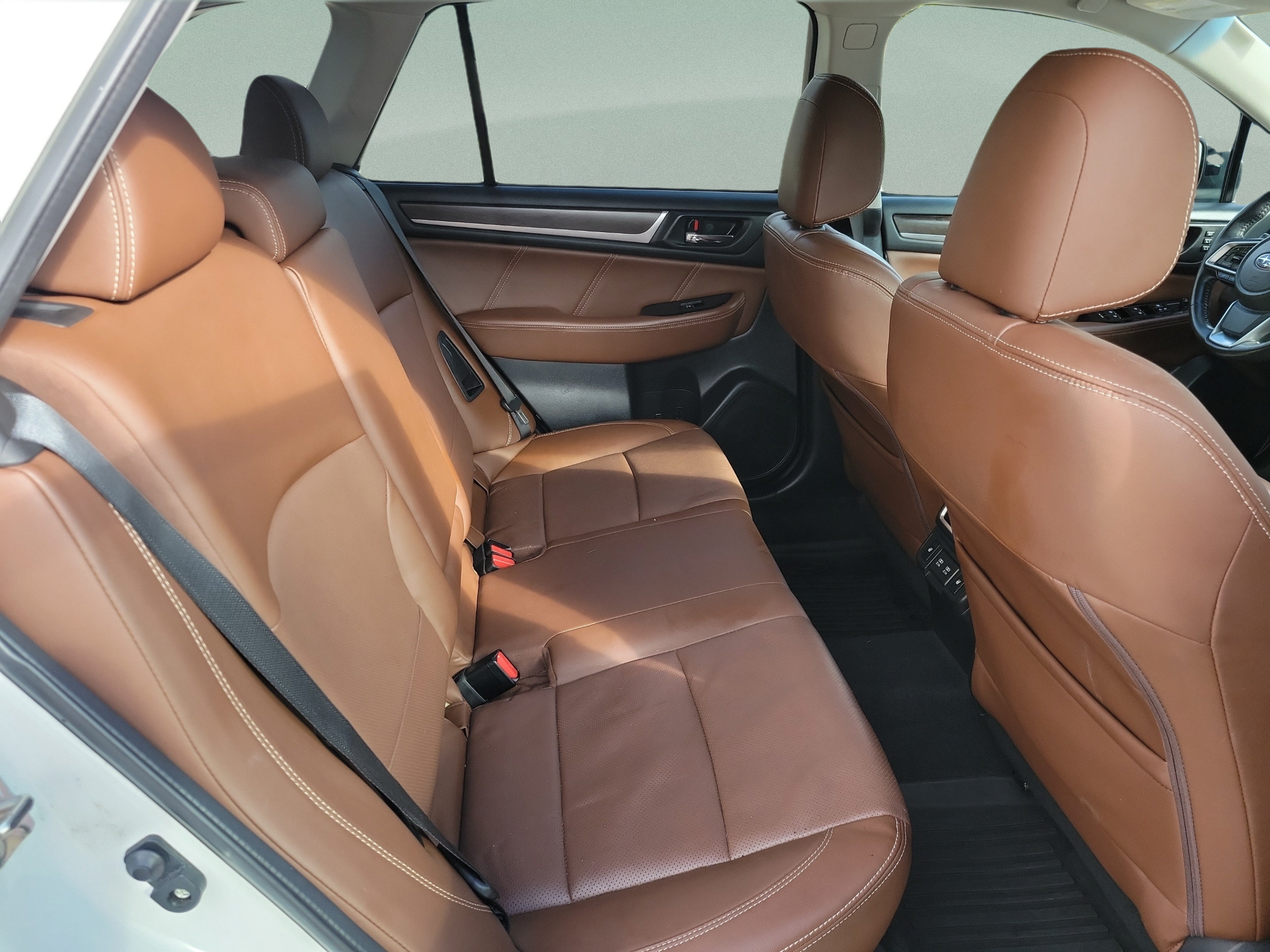 Used 2019 Subaru Outback 3.6R Touring w/ Popular Package #3A AWD/4WD image 25