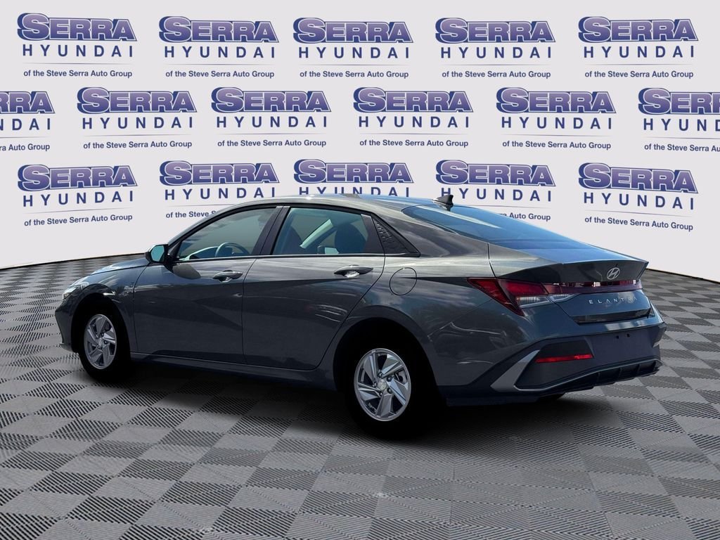 New 2026 Hyundai Elantra SE FWD image 4