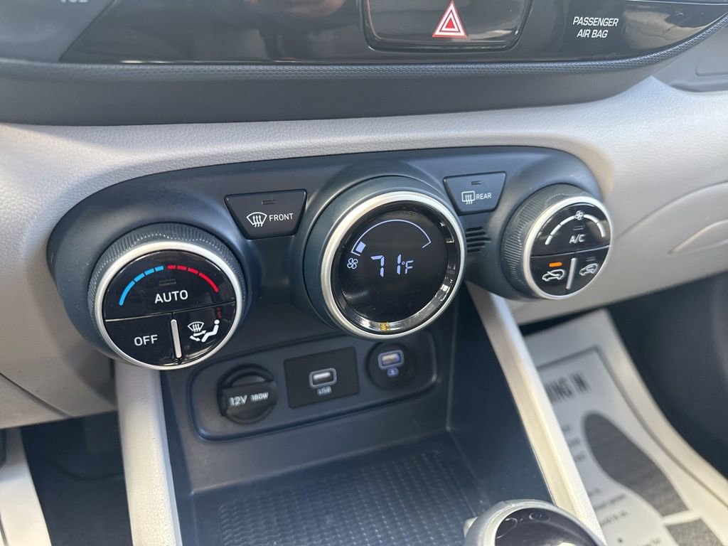 Used 2021 Hyundai Venue image 23