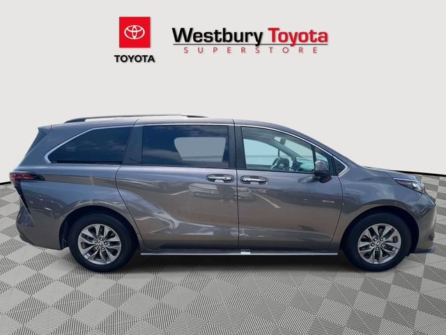 Certified 2022 Toyota Sienna XLE FWD image 6