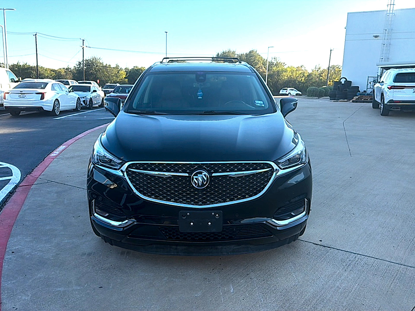 Used 2019 Buick Enclave Avenir w/ Avenir Technology Package FWD image 2