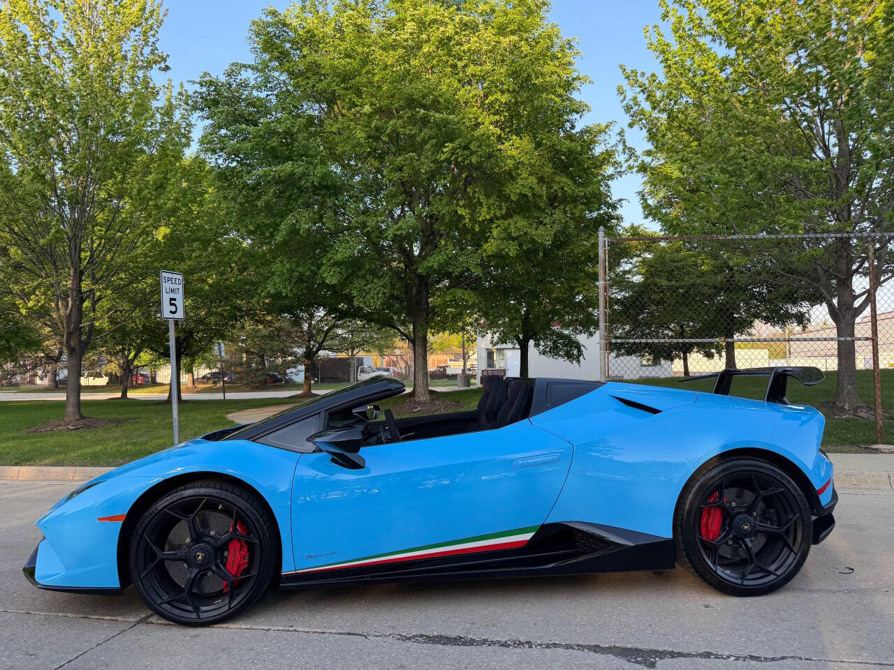 Used 2018 Lamborghini Huracan Performante AWD/4WD image 17