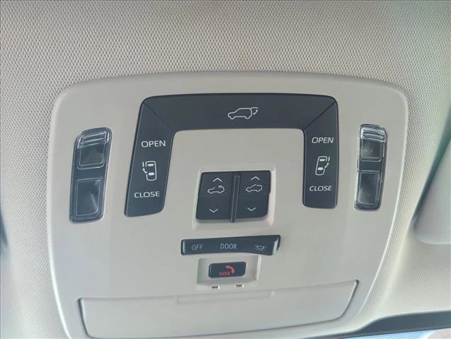 Used 2023 Toyota Sienna XLE w/ XLE Plus Package FWD image 22