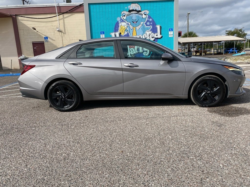 Used 2023 Hyundai Elantra SEL w/ Preferred Accessory Package image 2