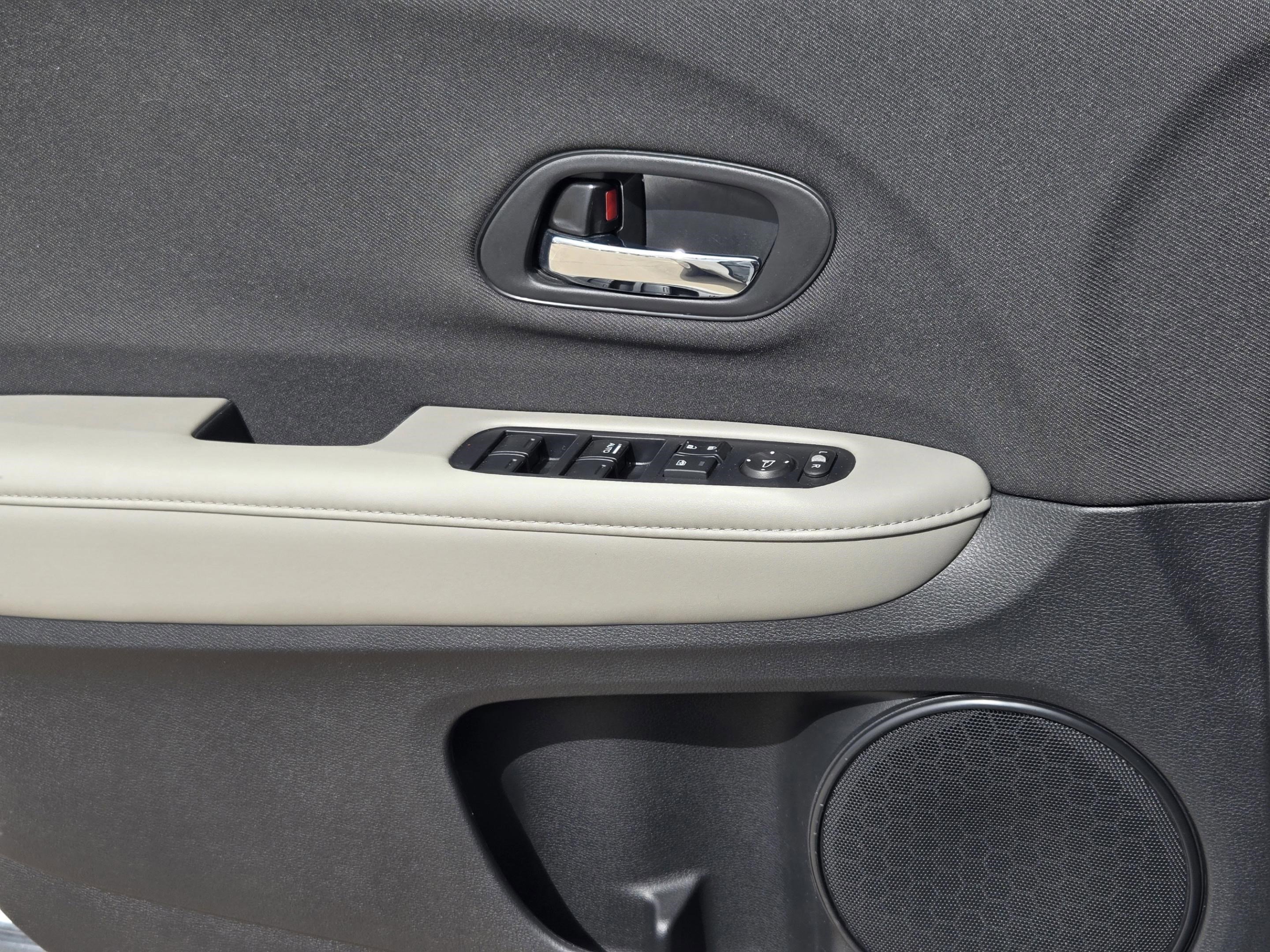 Used 2021 Honda HR-V LX image 15