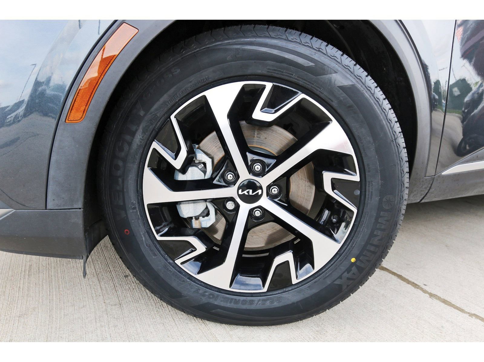 Used 2023 Kia Sportage EX image 32