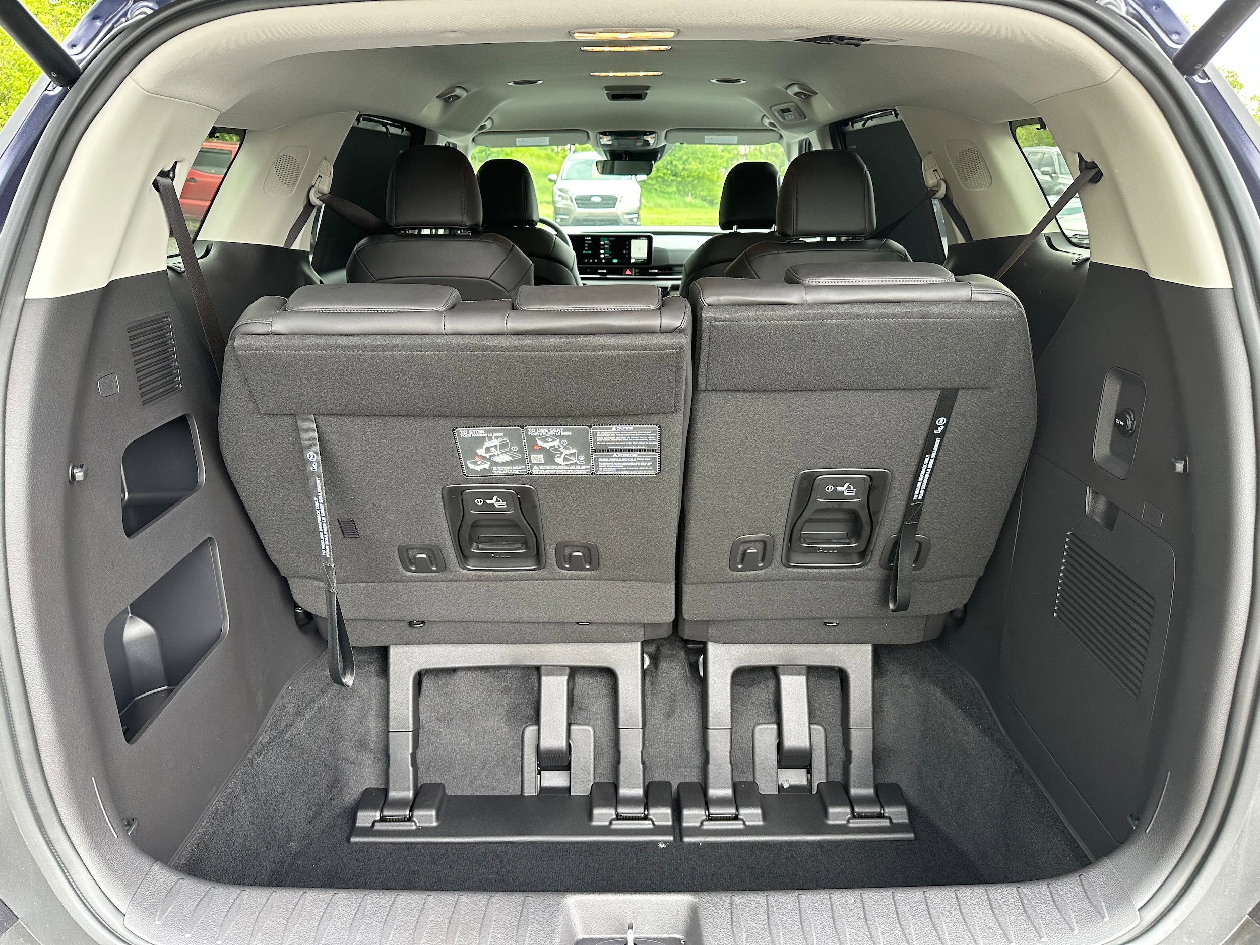 New 2026 Kia Carnival EX FWD image 10