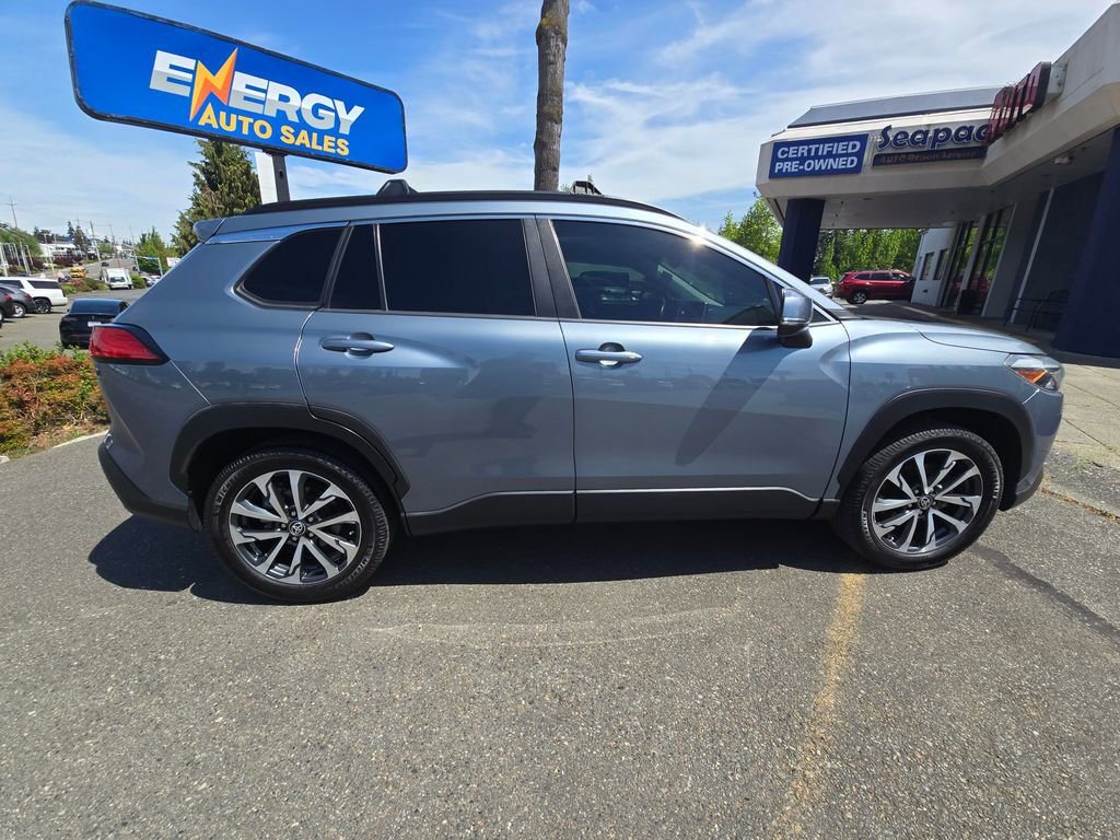 Used 2022 Toyota Corolla Cross XLE w/ Convenience Package AWD/4WD image 8