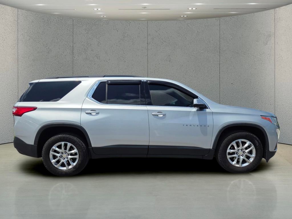 Used 2021 Chevrolet Traverse LT FWD image 2