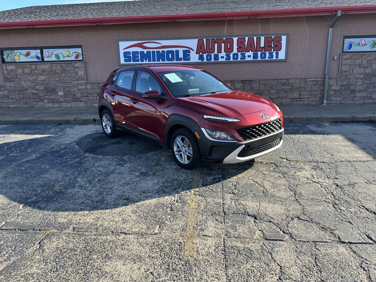 Used 2023 Hyundai Kona SE image 2