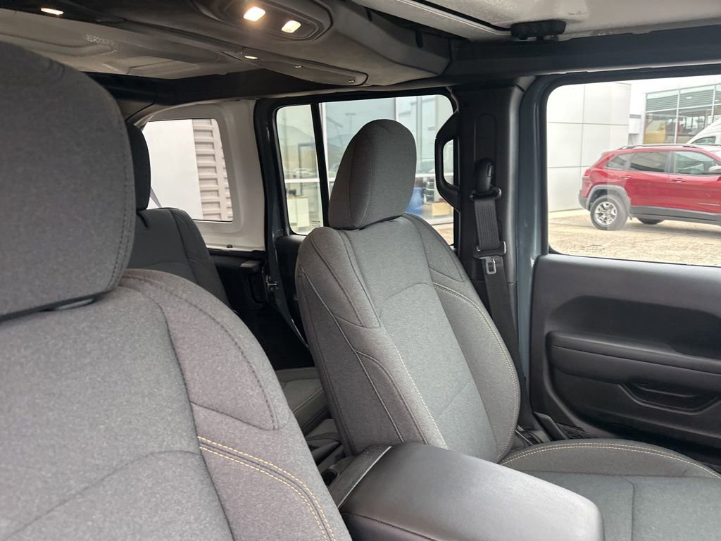 Used 2025 Jeep Wrangler Sport S image 61