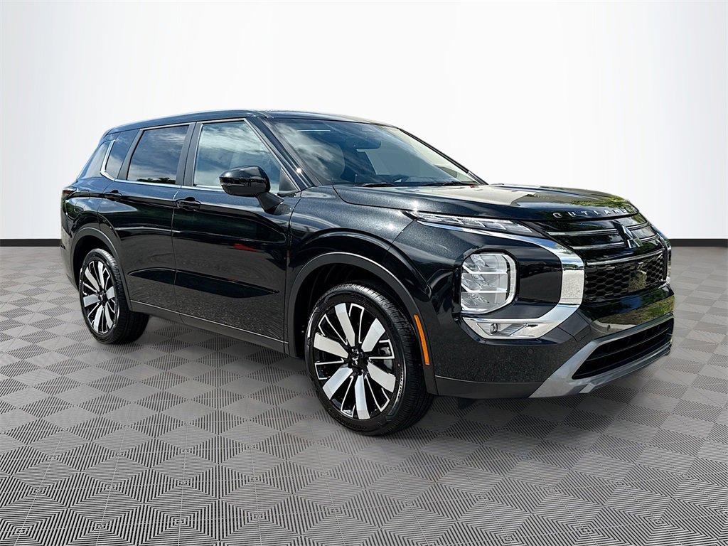 New 2025 Mitsubishi Outlander SE image 3