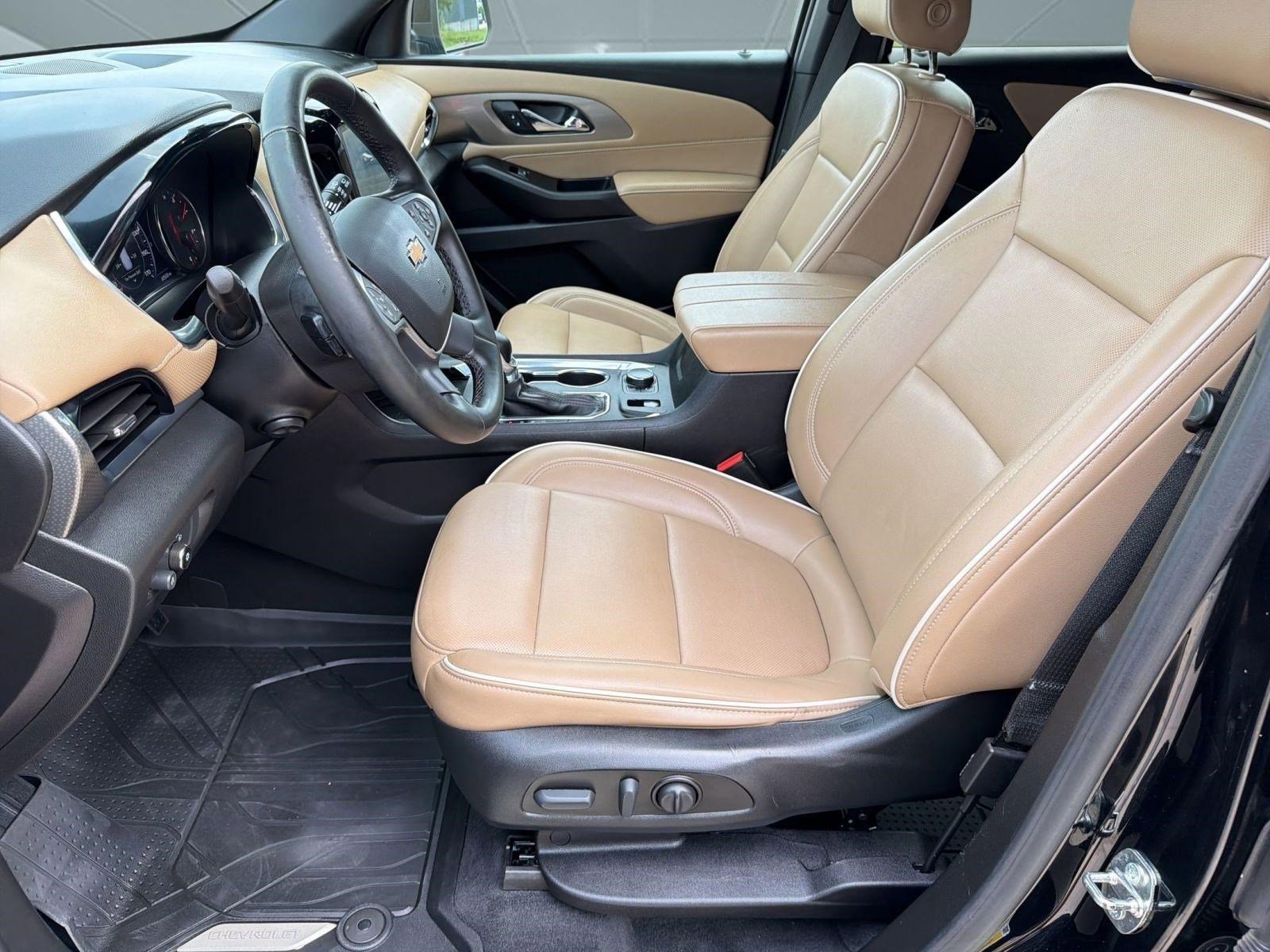 Used 2023 Chevrolet Traverse Premier FWD image 5