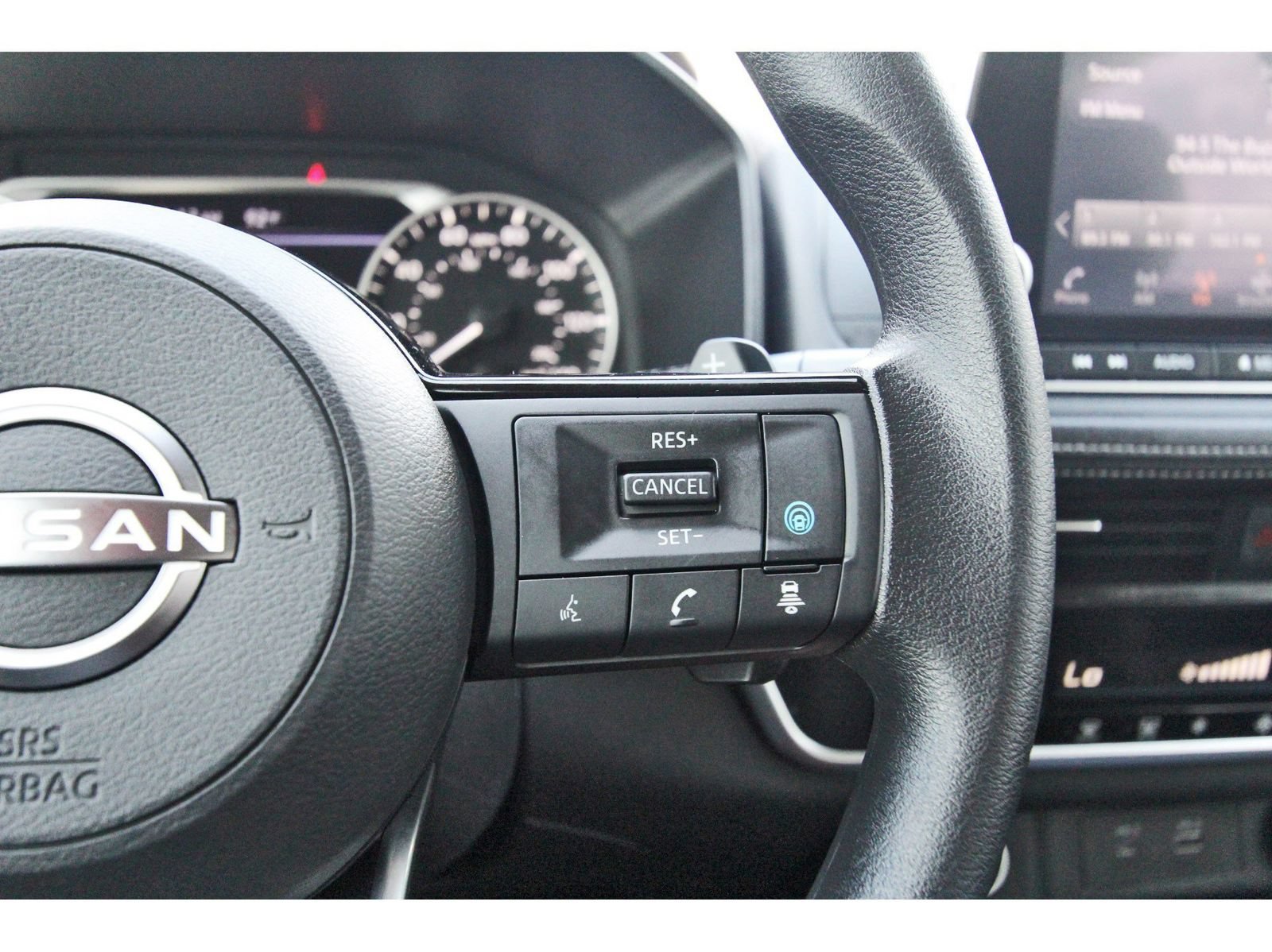 Used 2023 Nissan Rogue SV FWD image 24