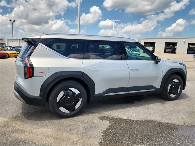 New 2026 Kia EV9 Wind image 2