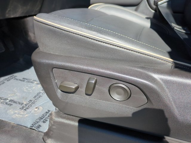 Used 2025 GMC Yukon Elevation w/ Technology Package AWD/4WD image 14