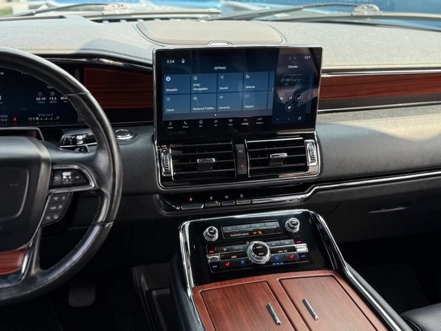 Used 2023 Lincoln Navigator L Reserve AWD/4WD image 22