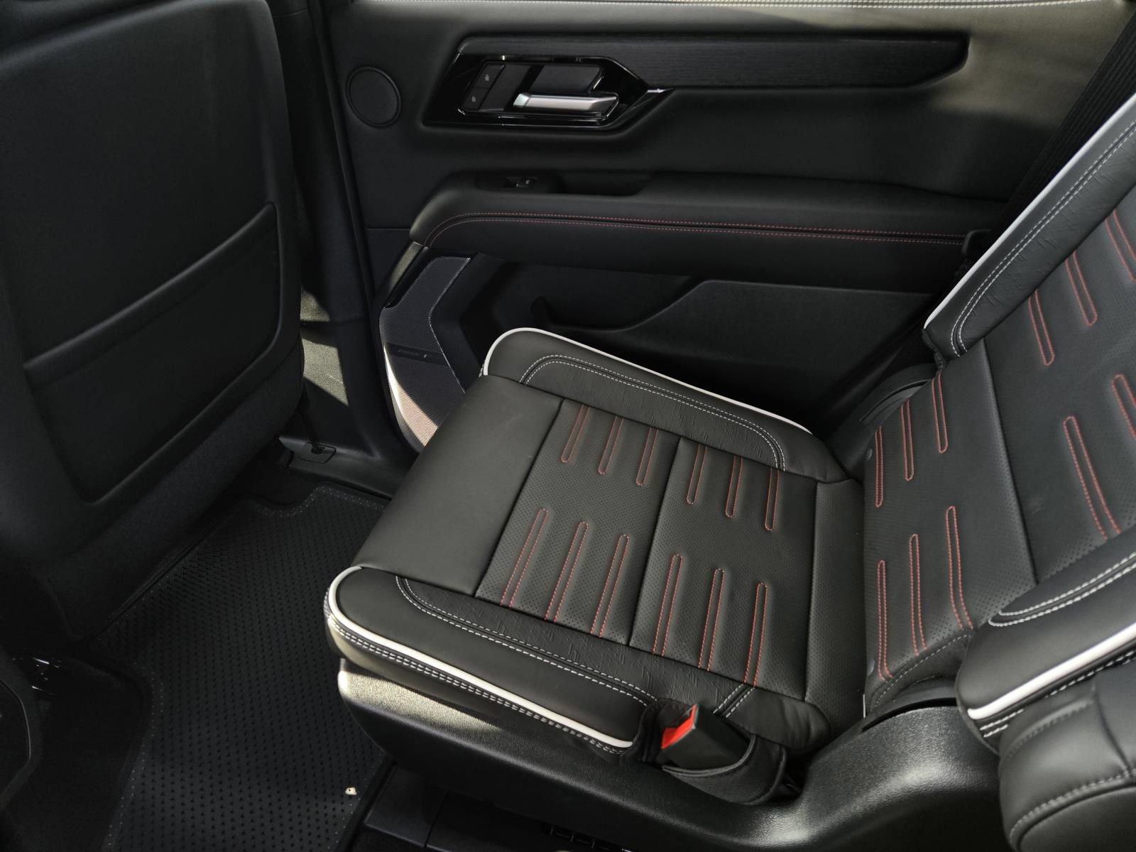 New 2026 GMC Yukon AT4 Ultimate AWD/4WD image 6