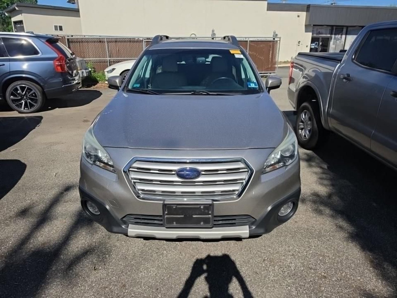 Used 2016 Subaru Outback 2.5i Limited AWD/4WD image 2