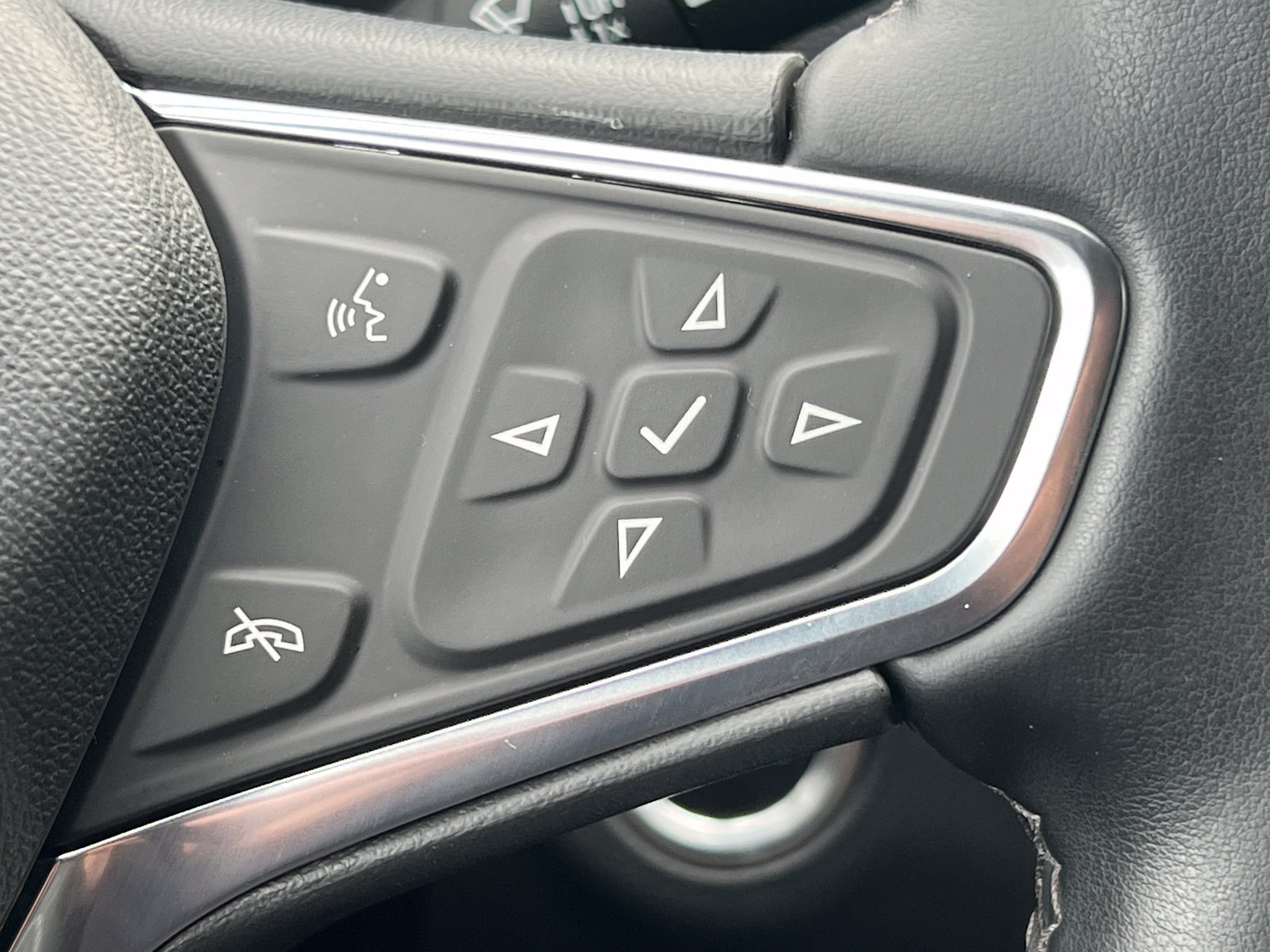Used 2024 Chevrolet Equinox LT FWD image 19