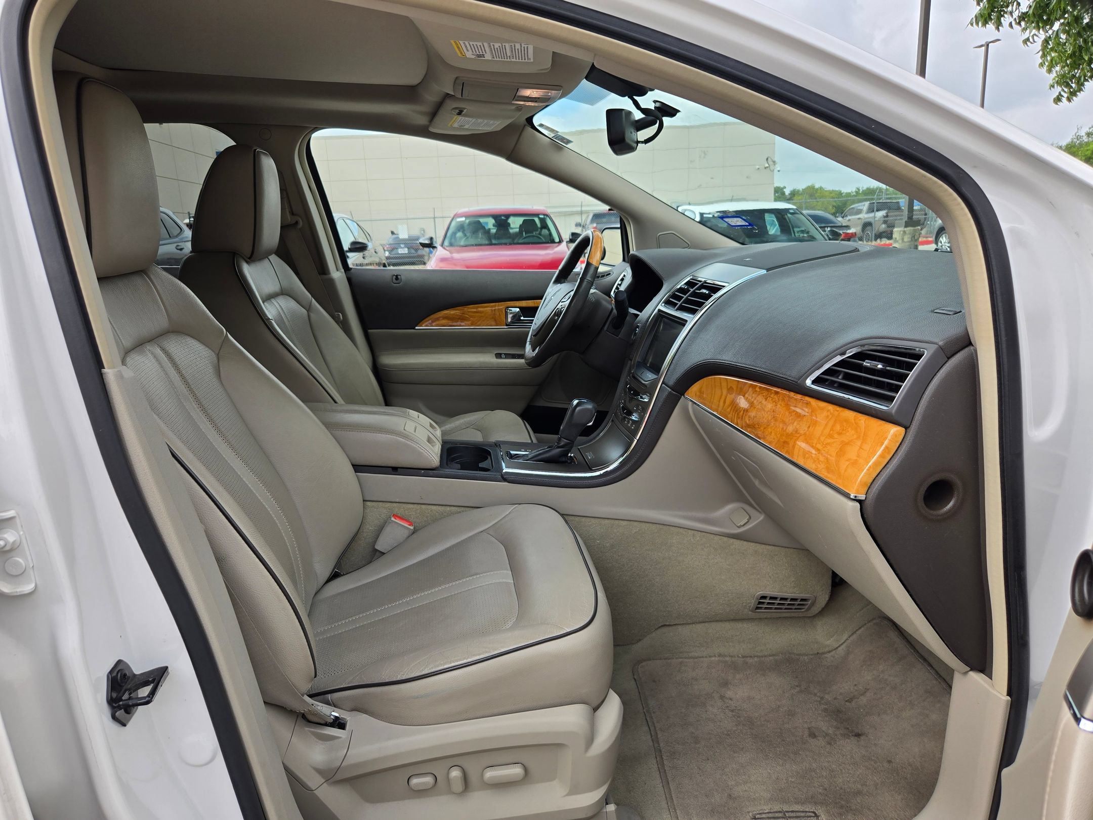 Used 2012 Lincoln MKX FWD image 27