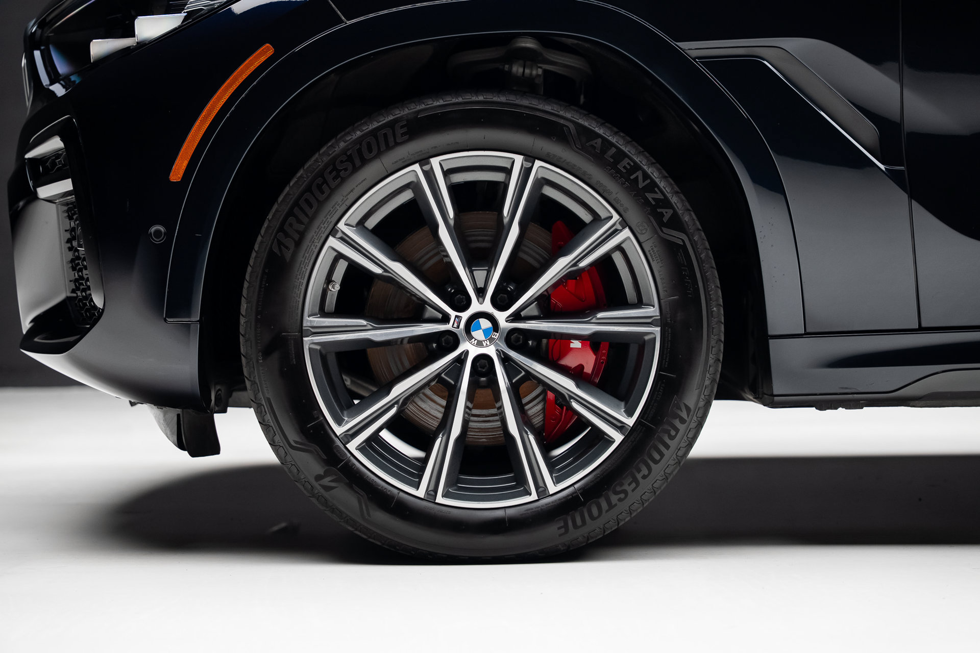 Used 2023 BMW X6 xDrive40i w/ M Sport Package AWD/4WD image 19