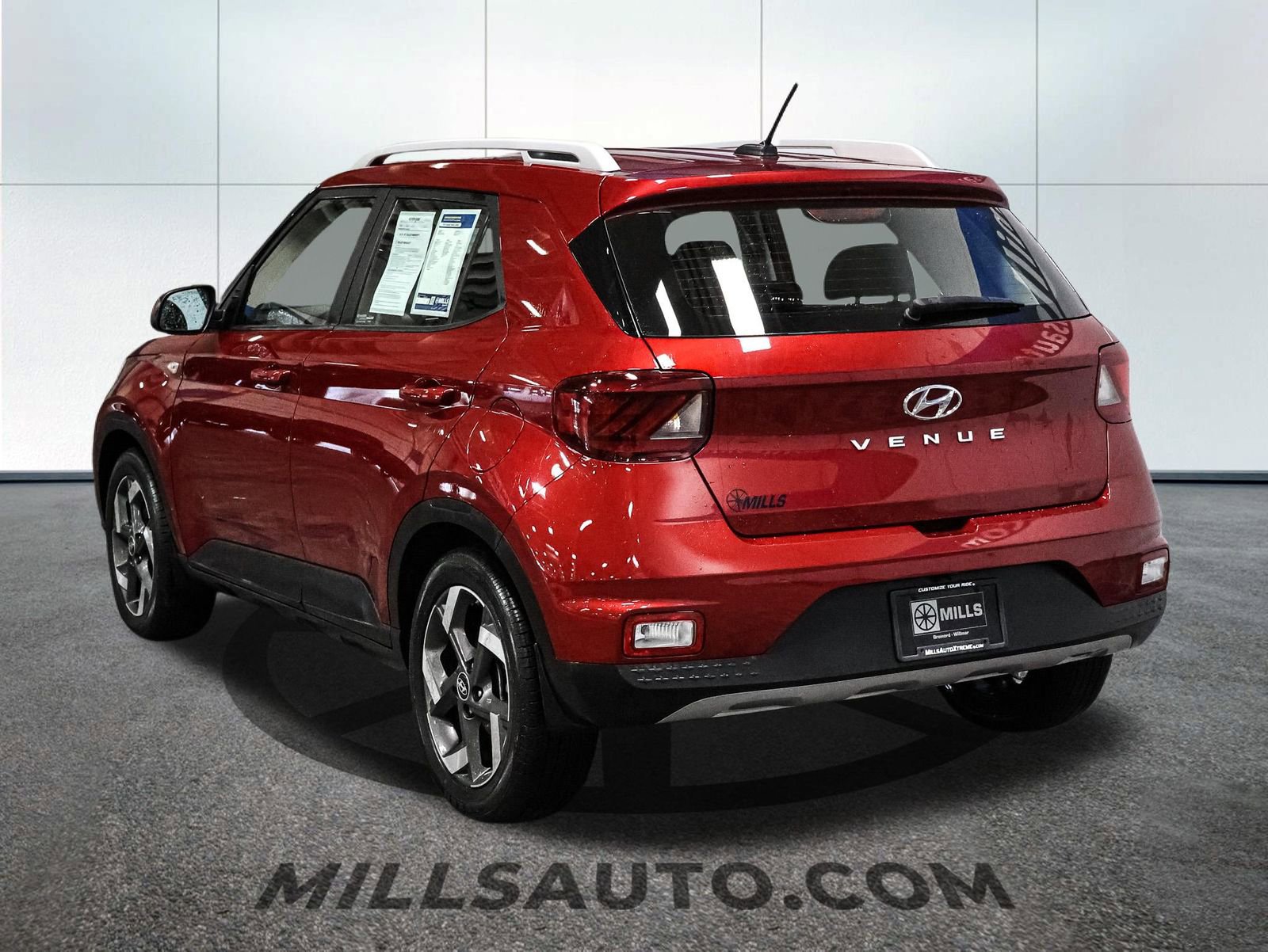 Used 2023 Hyundai Venue Limited w/ Cargo Package image 5