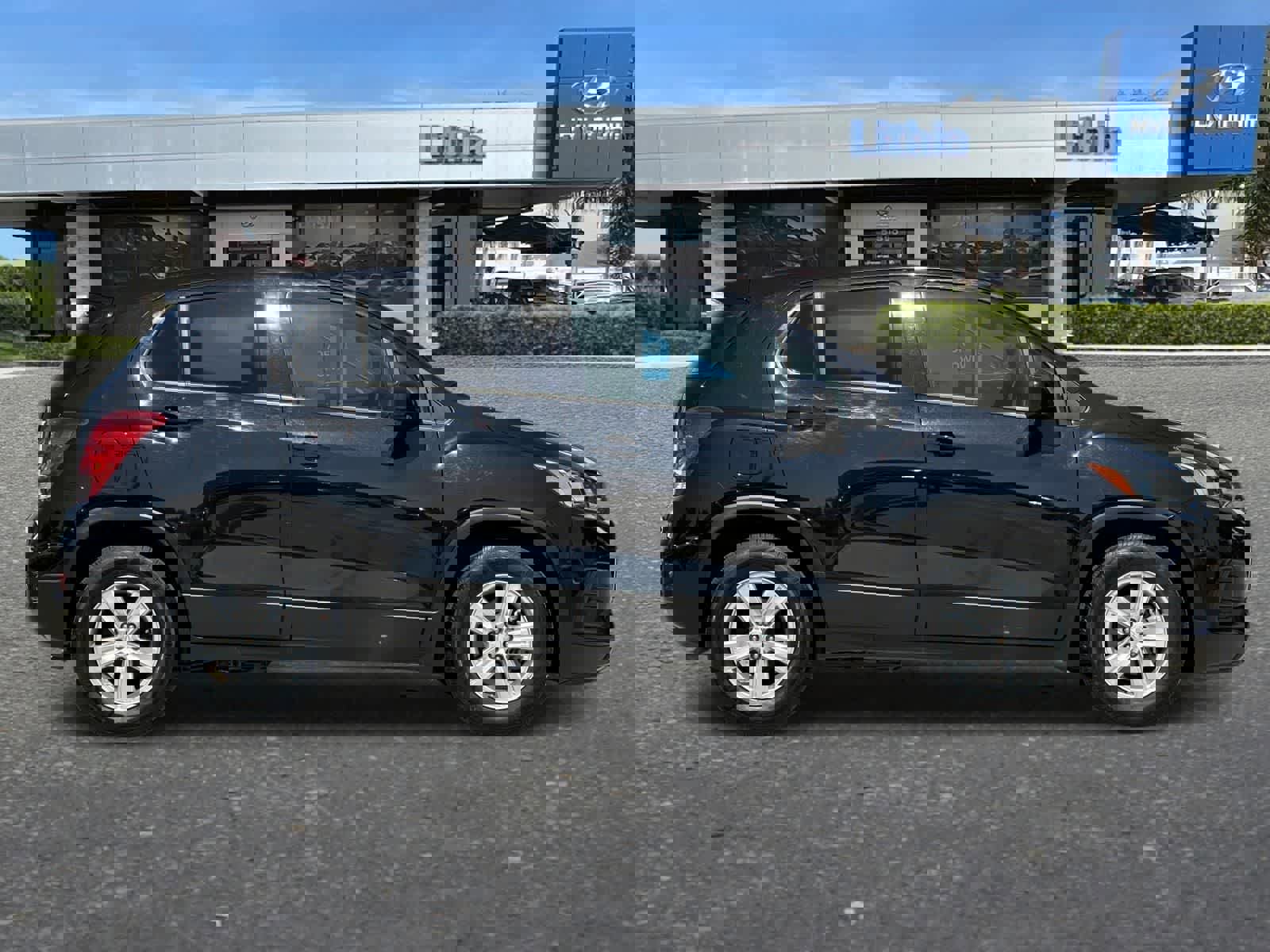 Used 2020 Chevrolet Trax LS w/ Tint and Cruise Package image 9