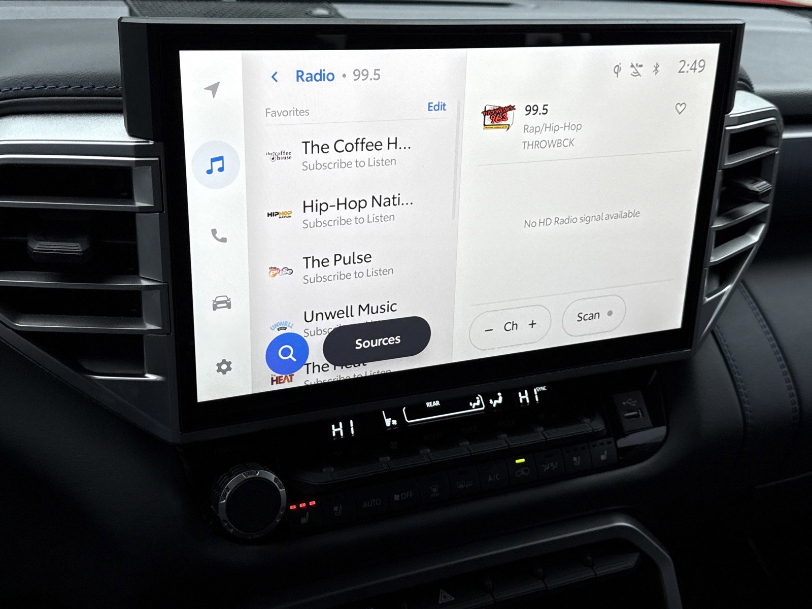 Used 2025 Toyota Sequoia Platinum image 32