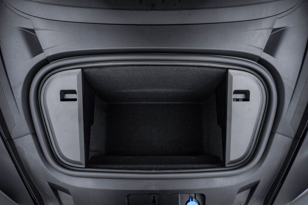 New 2026 Porsche Taycan 4S image 29