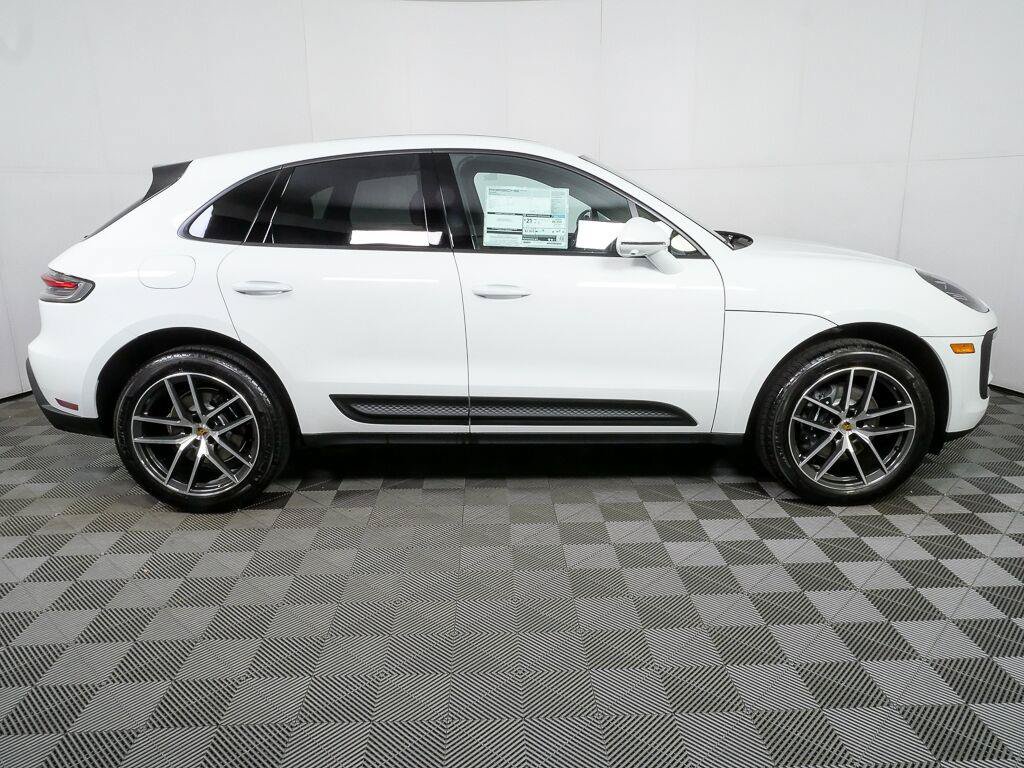 Certified 2026 Porsche Macan Turbo AWD/4WD image 28
