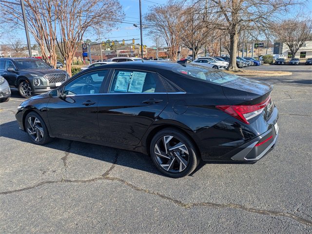 Certified 2025 Hyundai Elantra SEL image 6