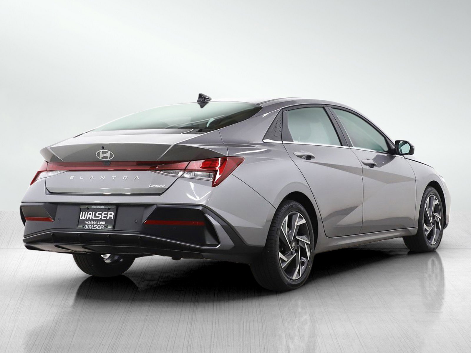 Used 2024 Hyundai Elantra Limited FWD image 5