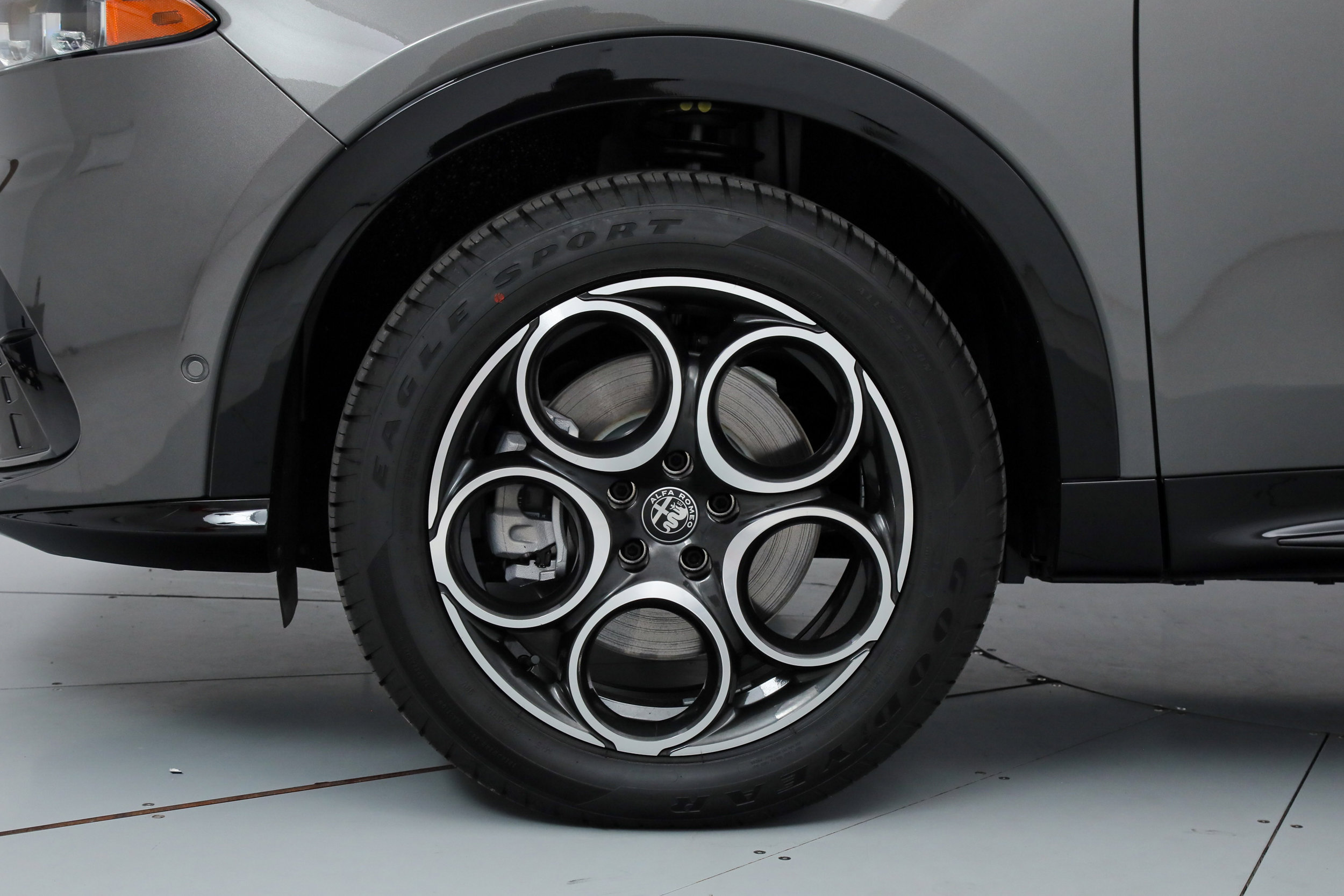 New 2026 Alfa Romeo Tonale Sprint w/ Red Premium Package image 22