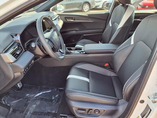 Used 2025 Toyota Camry SE image 14