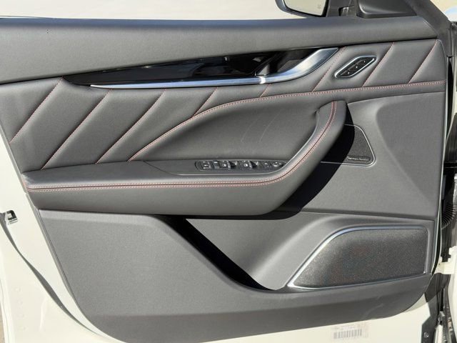 Used 2024 Maserati Levante GT Ultima image 12